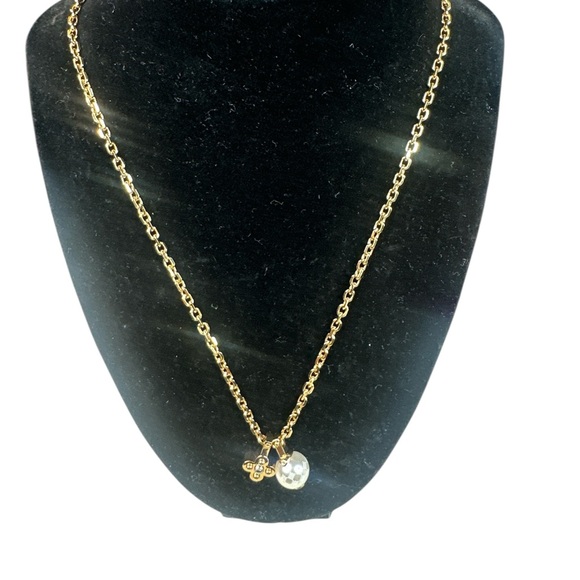 LOUIS VUITTON Elegant Necklace with Charm - Picture 1 of 5